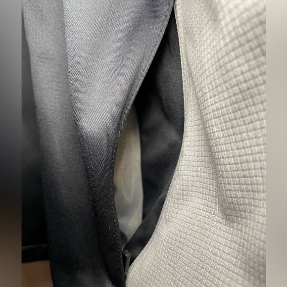 Men’s Windbreaker - Picture 4 of 6